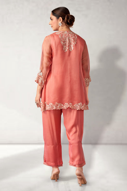 Cape with top set
